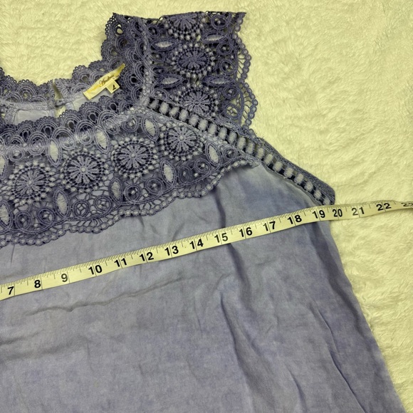 Andree Blue Lace Sleeveless Top - Picture 4 of 6